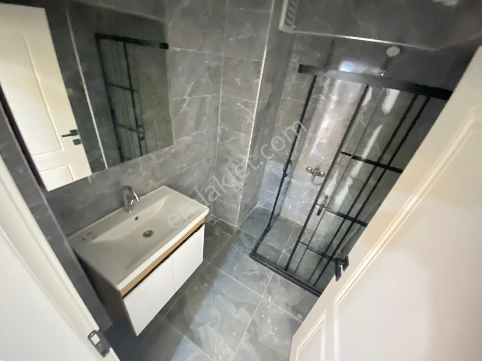 Etimesgut Topçu'da Merkezi Konumda Ön Cephe Arakat Çift Balkonlu Uygun Full Yapılı Daire - Görsel 22