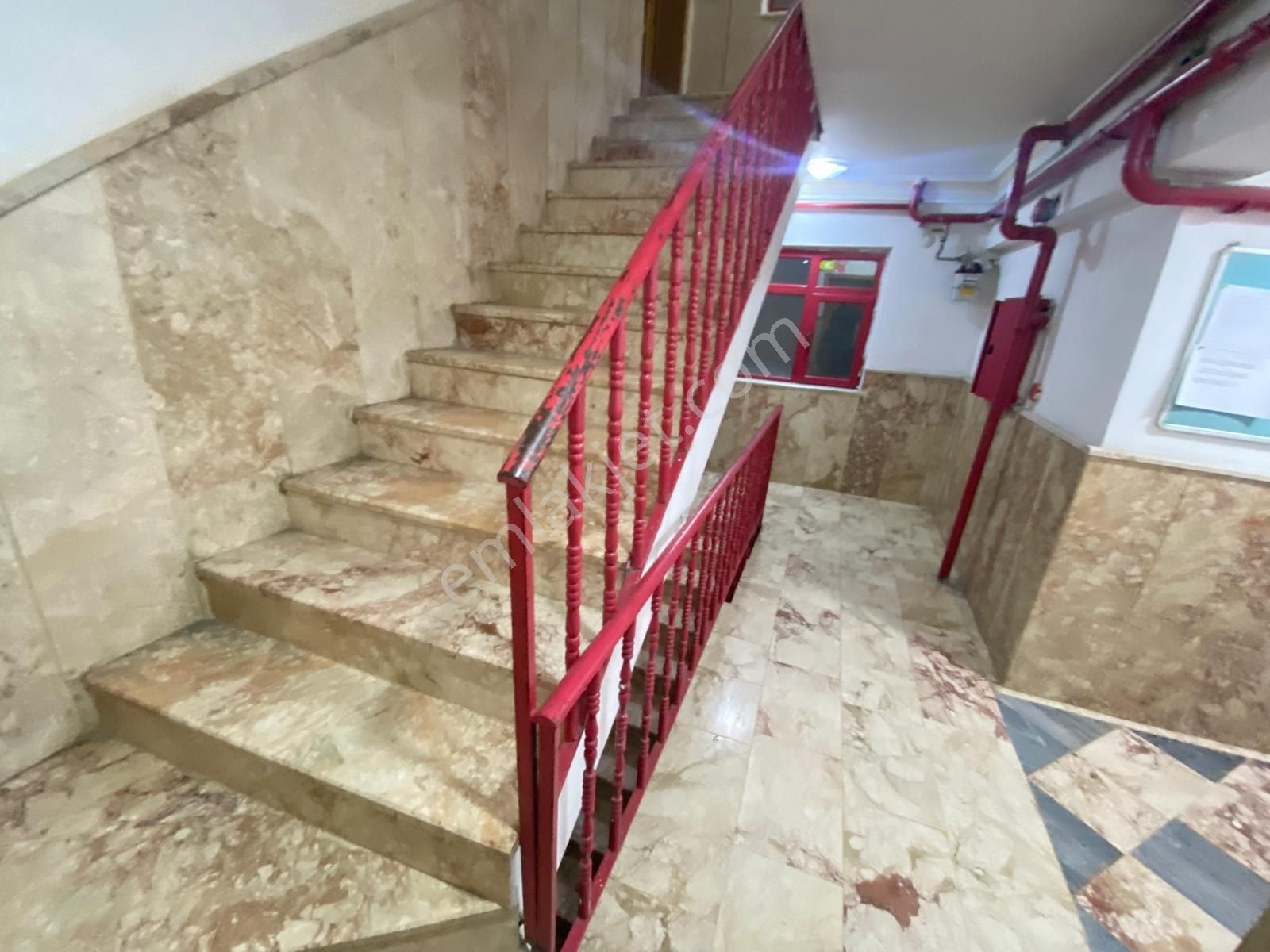 Etimesgut Topçu'da Merkezi Konumda Ön Cephe Arakat Çift Balkonlu Uygun Full Yapılı Daire - Görsel 30