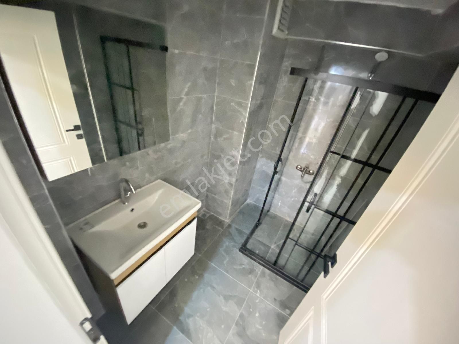 Etimesgut Topçu'da Merkezi Konumda Ön Cephe Arakat Çift Balkonlu Uygun Full Yapılı Daire - Görsel 23