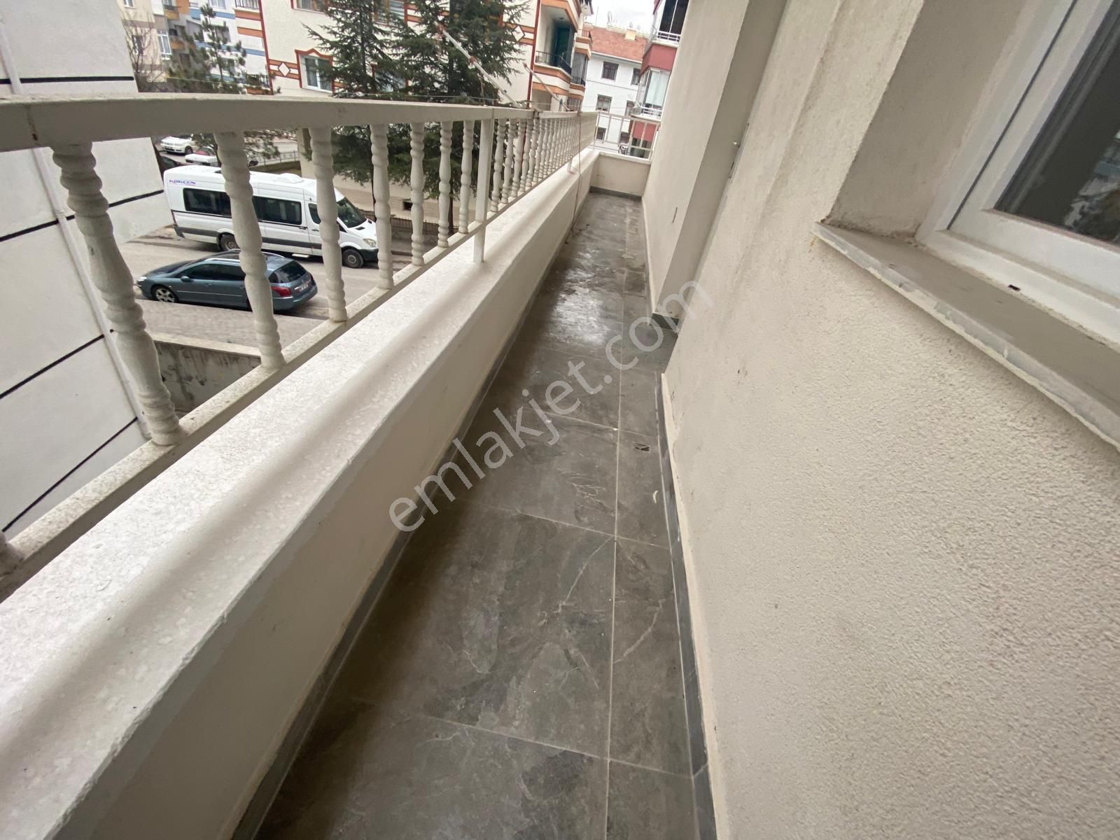 Etimesgut Topçu'da Merkezi Konumda Ön Cephe Arakat Çift Balkonlu Uygun Full Yapılı Daire - Görsel 12