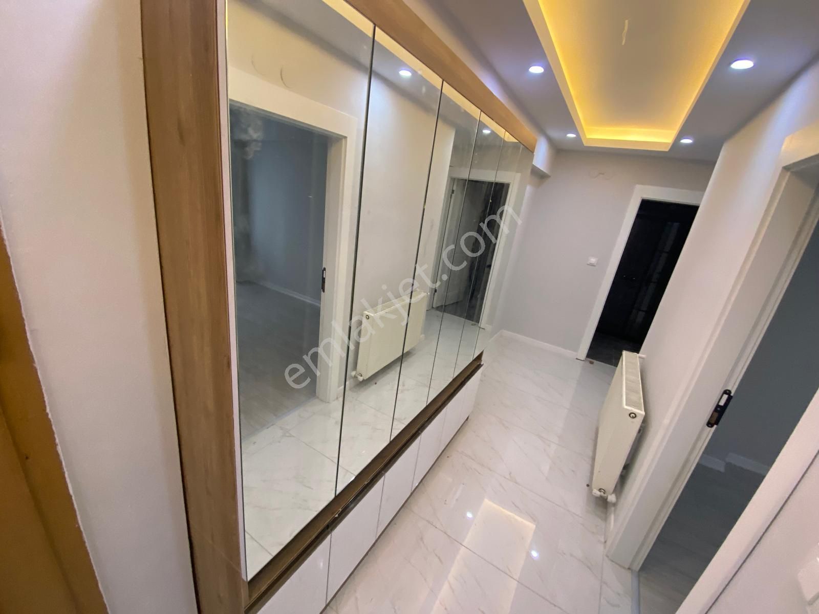 Etimesgut Topçu'da Merkezi Konumda Ön Cephe Arakat Çift Balkonlu Uygun Full Yapılı Daire - Görsel 18