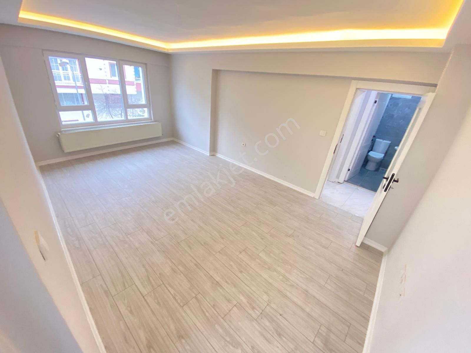 Etimesgut Topçu'da Merkezi Konumda Ön Cephe Arakat Çift Balkonlu Uygun Full Yapılı Daire - Görsel 11