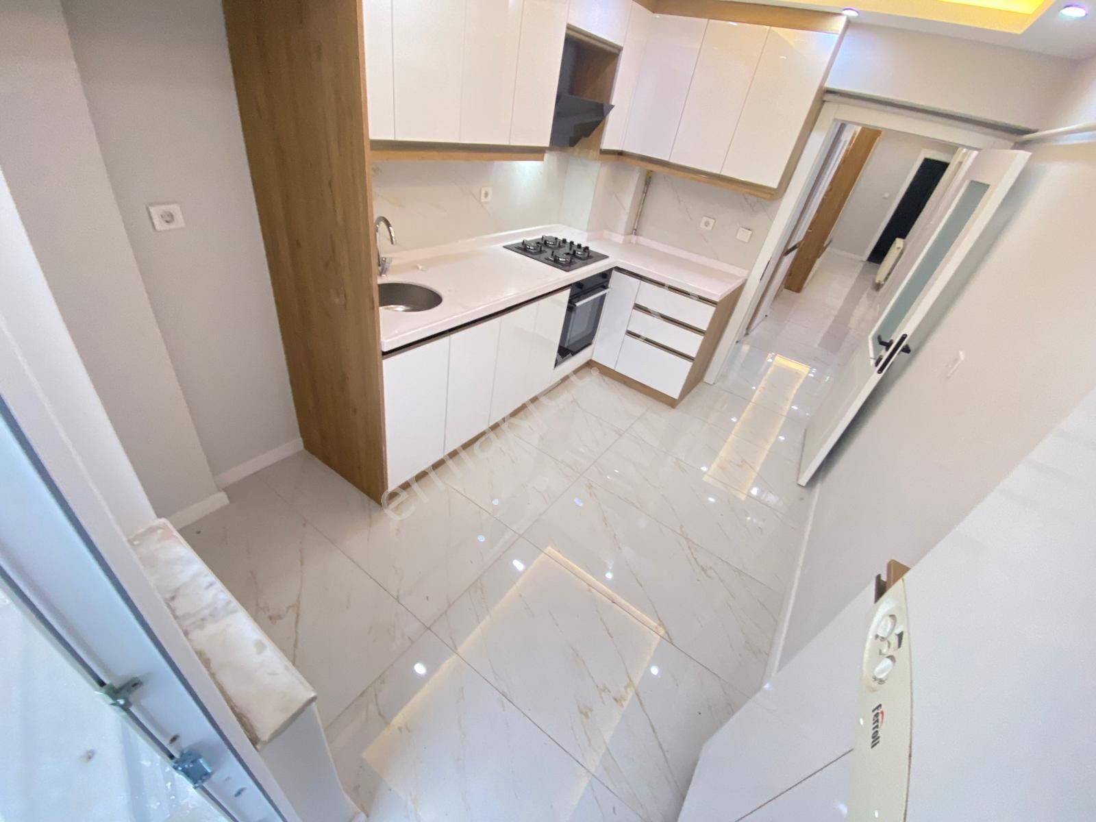 Etimesgut Topçu'da Merkezi Konumda Ön Cephe Arakat Çift Balkonlu Uygun Full Yapılı Daire - Görsel 5