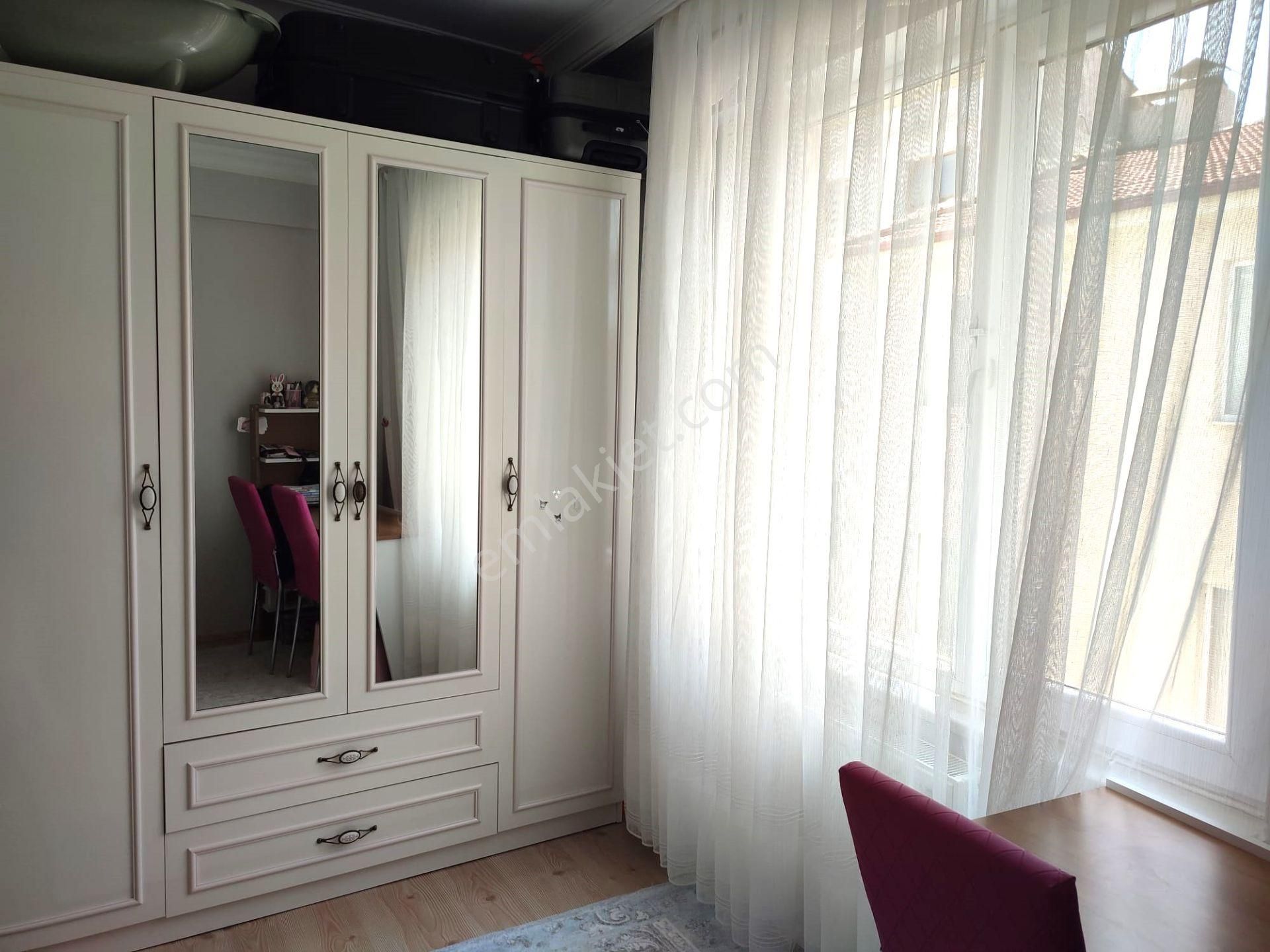 Recep Ümit Emlak'tan Fatih Mahallesi Gaffar Okan Caddesi Yakınında Satılık Geniş Ferah 2+1 Daire - Görsel 11