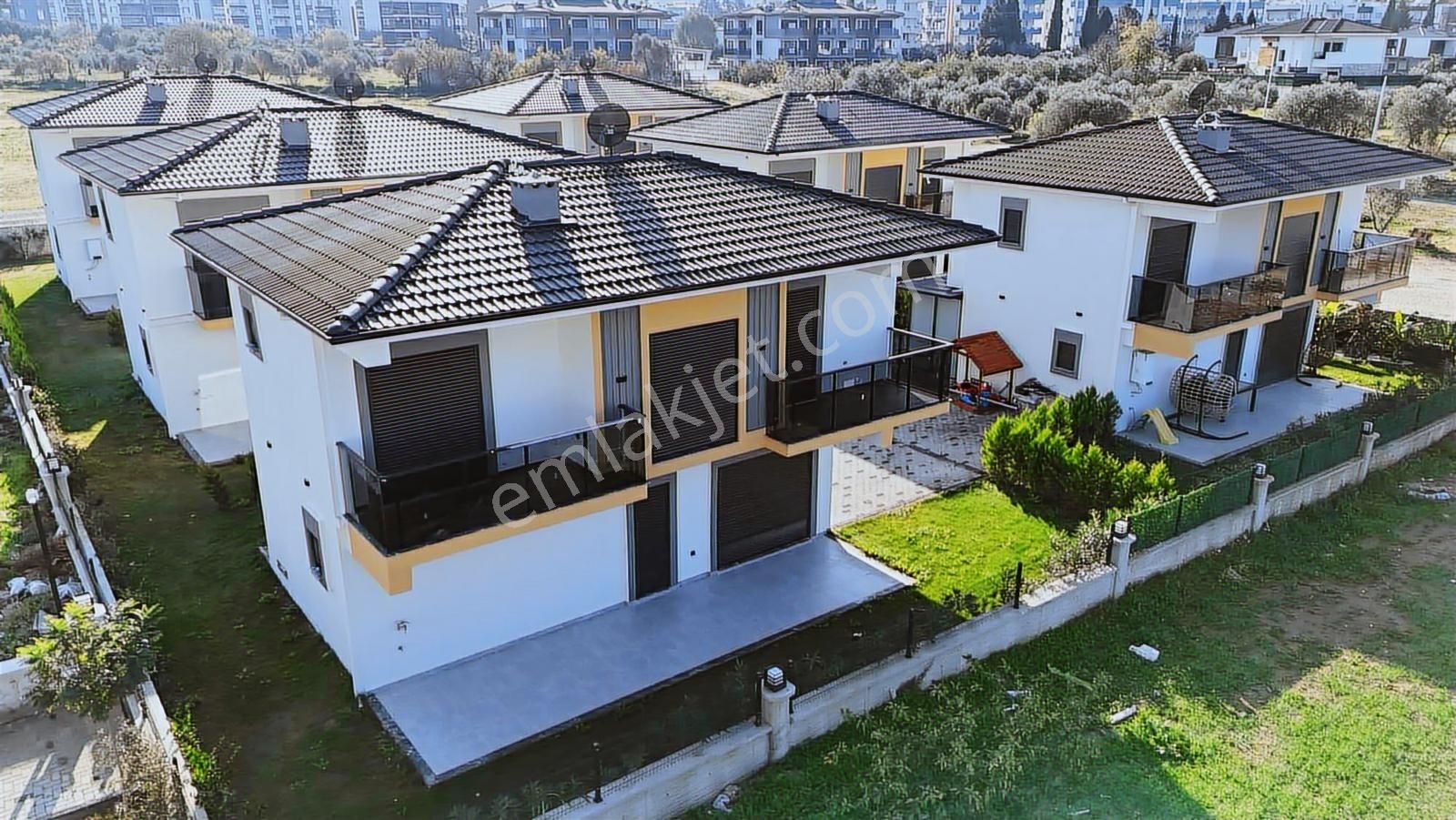Kuşadası Davutlar'da Havuzlu Sitede Satılık 3+1 Eşyalı Villa - Görsel 8