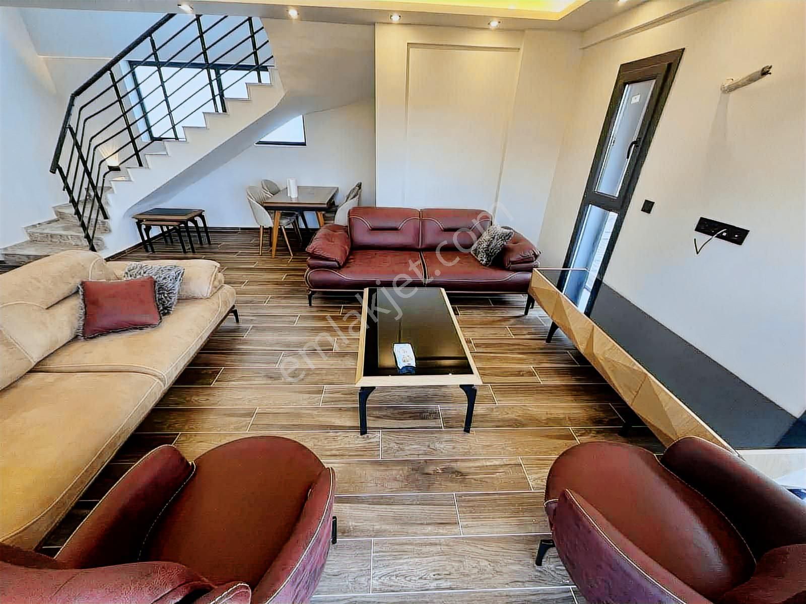 Kuşadası Davutlar'da Havuzlu Sitede Satılık 3+1 Eşyalı Villa - Görsel 3