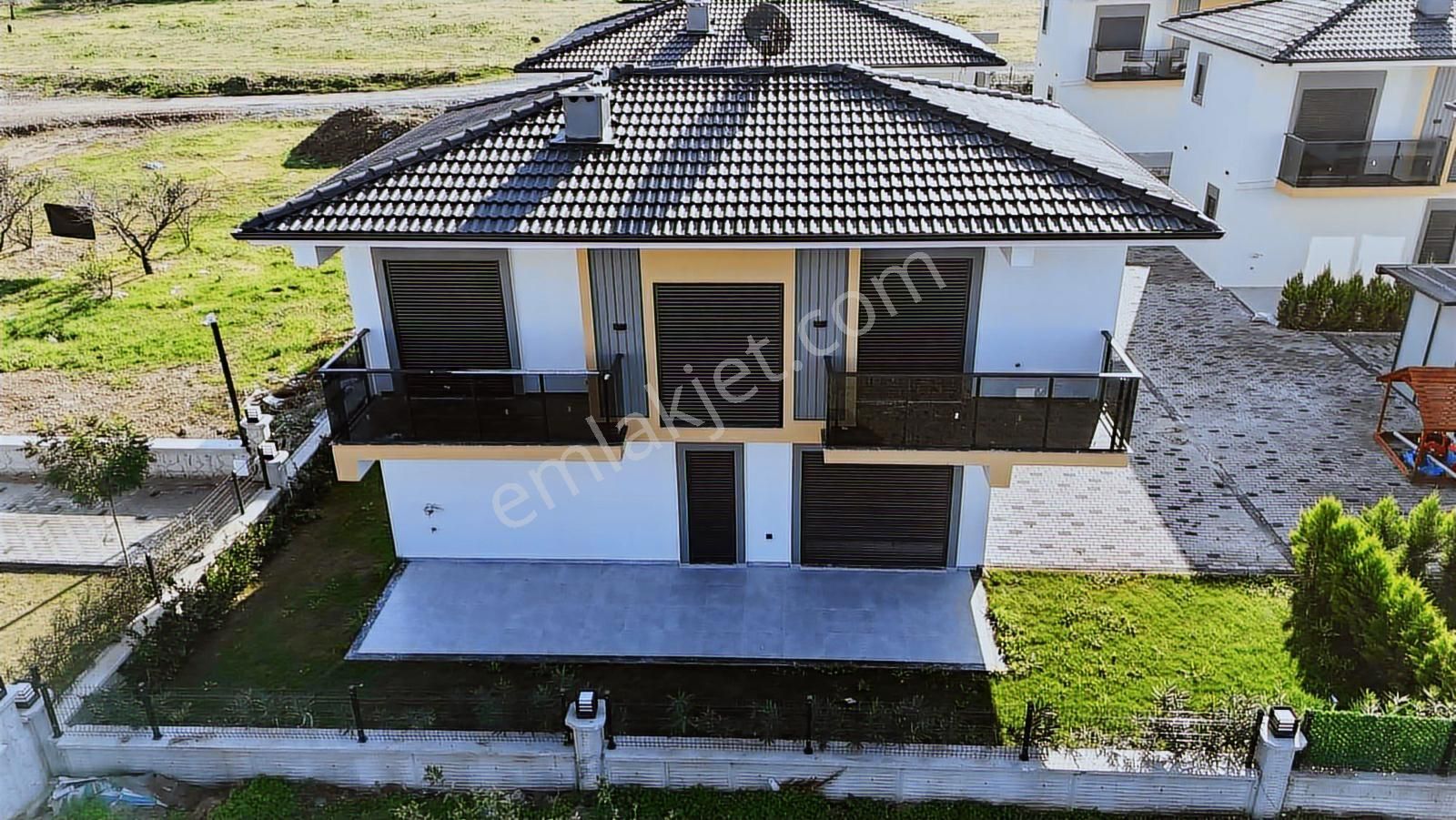 Kuşadası Davutlar'da Havuzlu Sitede Satılık 3+1 Eşyalı Villa - Görsel 11