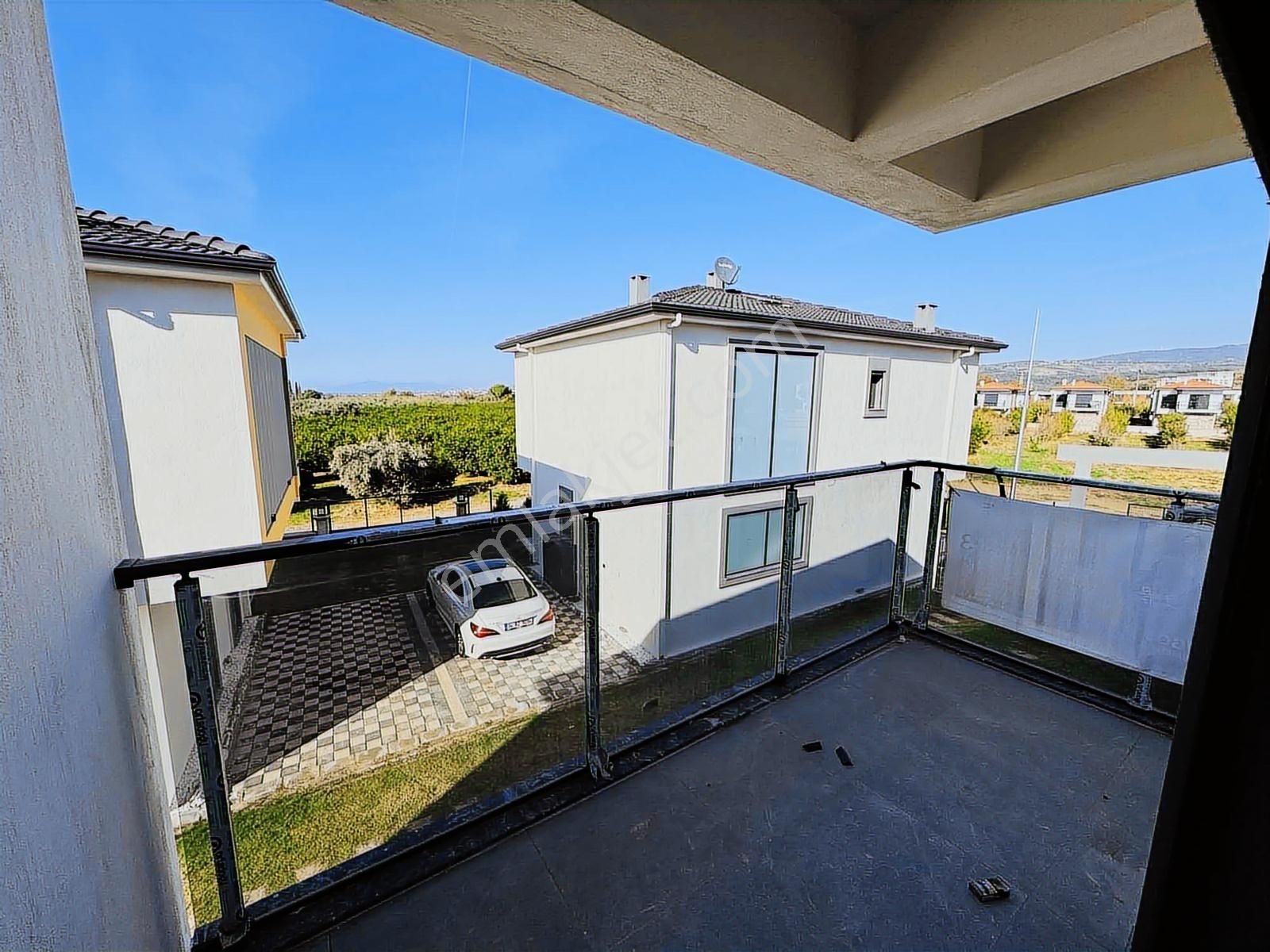 Kuşadası Davutlar'da Havuzlu Sitede Satılık 3+1 Eşyalı Villa - Görsel 18