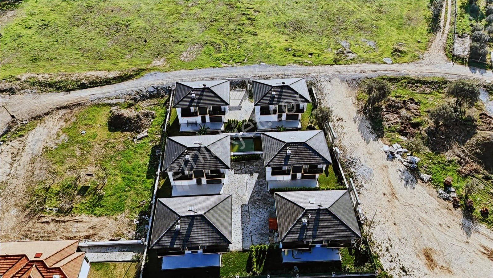 Kuşadası Davutlar'da Havuzlu Sitede Satılık 3+1 Eşyalı Villa - Görsel 30