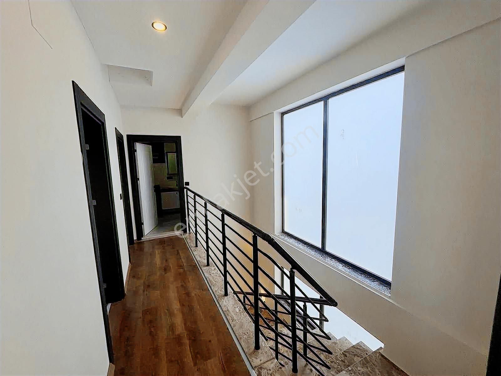 Kuşadası Davutlar'da Havuzlu Sitede Satılık 3+1 Eşyalı Villa - Görsel 29