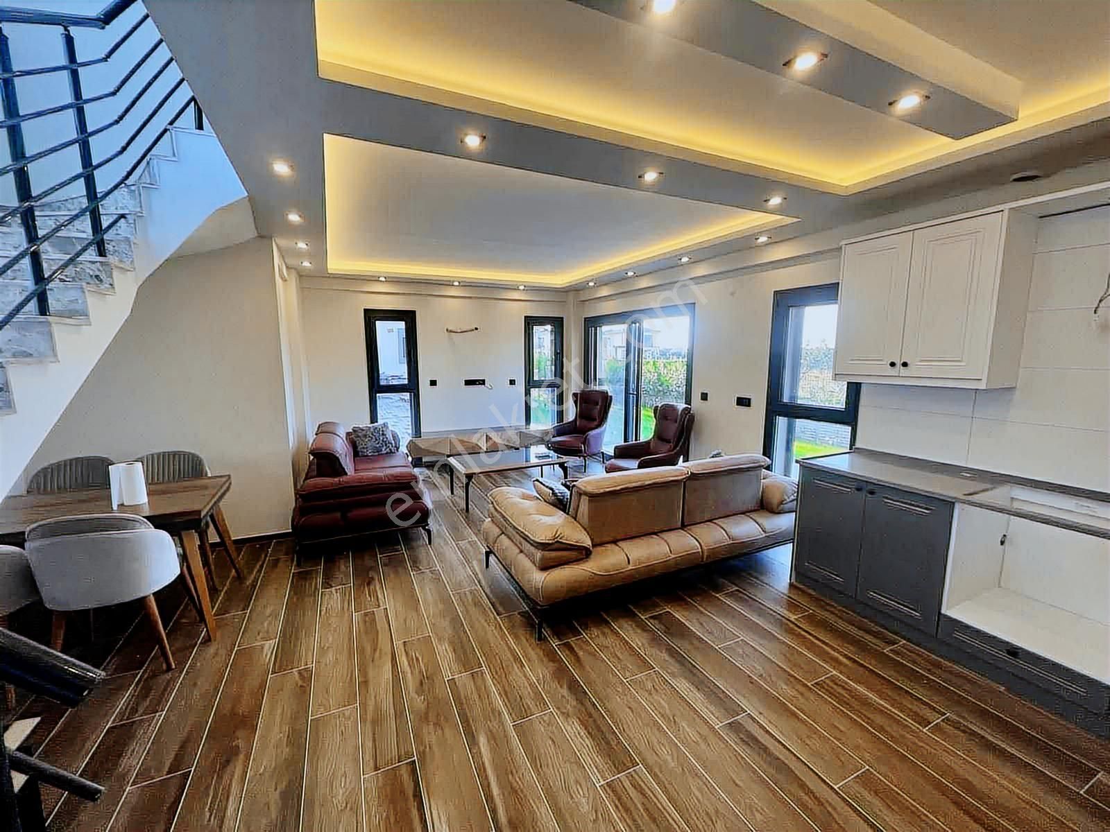 Kuşadası Davutlar'da Havuzlu Sitede Satılık 3+1 Eşyalı Villa - Görsel 24