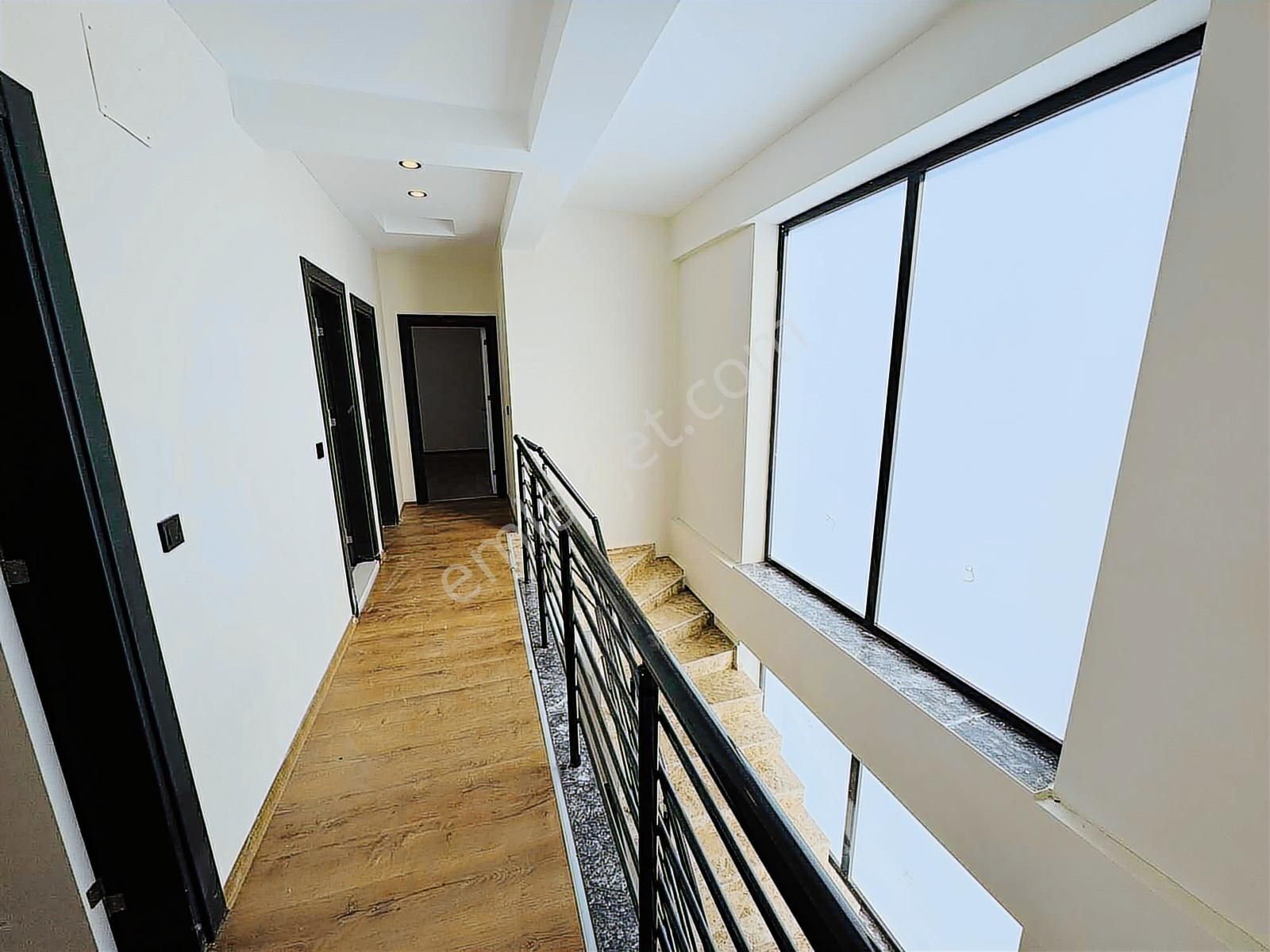 Kuşadası Davutlar'da Havuzlu Sitede Satılık 3+1 Eşyalı Villa - Görsel 9