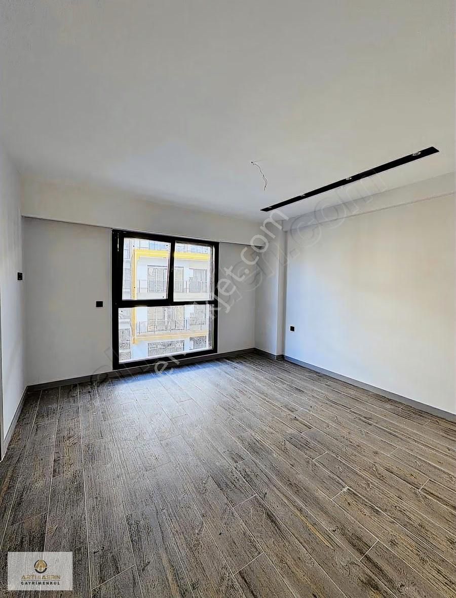 Kuşadasında Geniş Ferah Sıfır Lüx 3+1 Havuzlu Çatı Dubleks Daire - Görsel 19