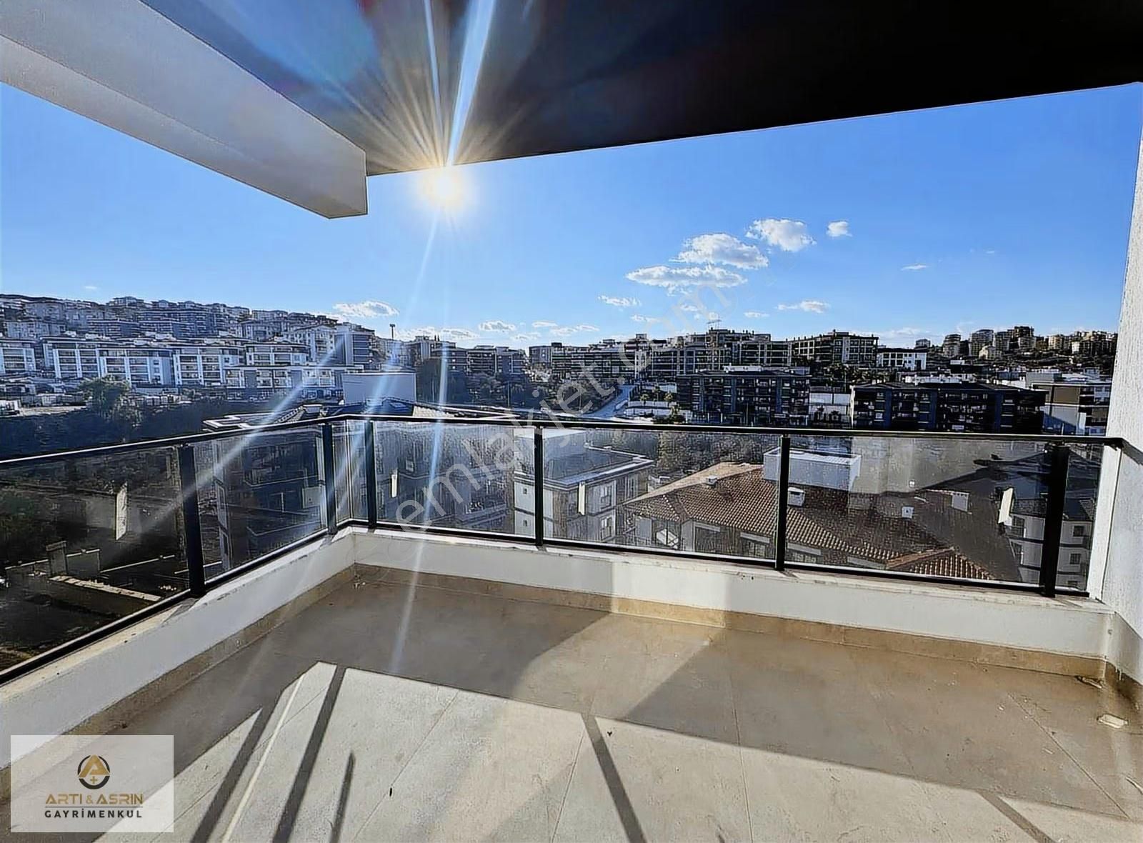 Kuşadasında Geniş Ferah Sıfır Lüx 3+1 Havuzlu Çatı Dubleks Daire - Görsel 18