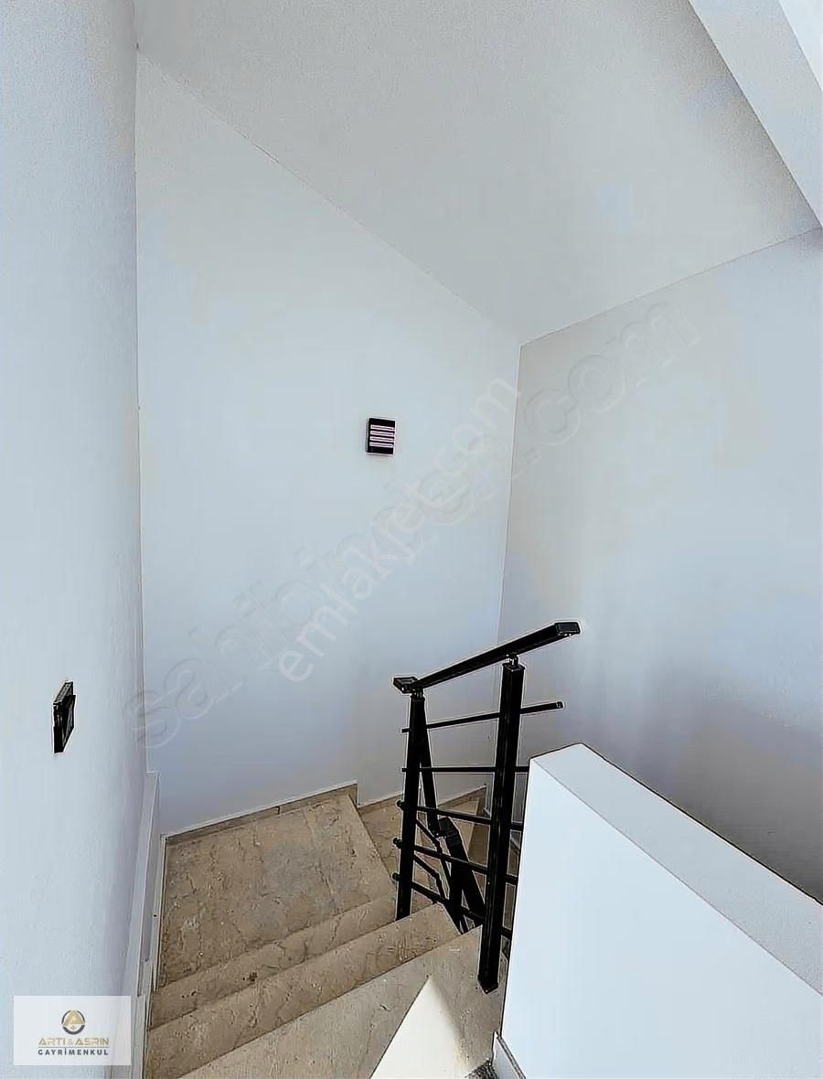 Kuşadasında Geniş Ferah Sıfır Lüx 3+1 Havuzlu Çatı Dubleks Daire - Görsel 13