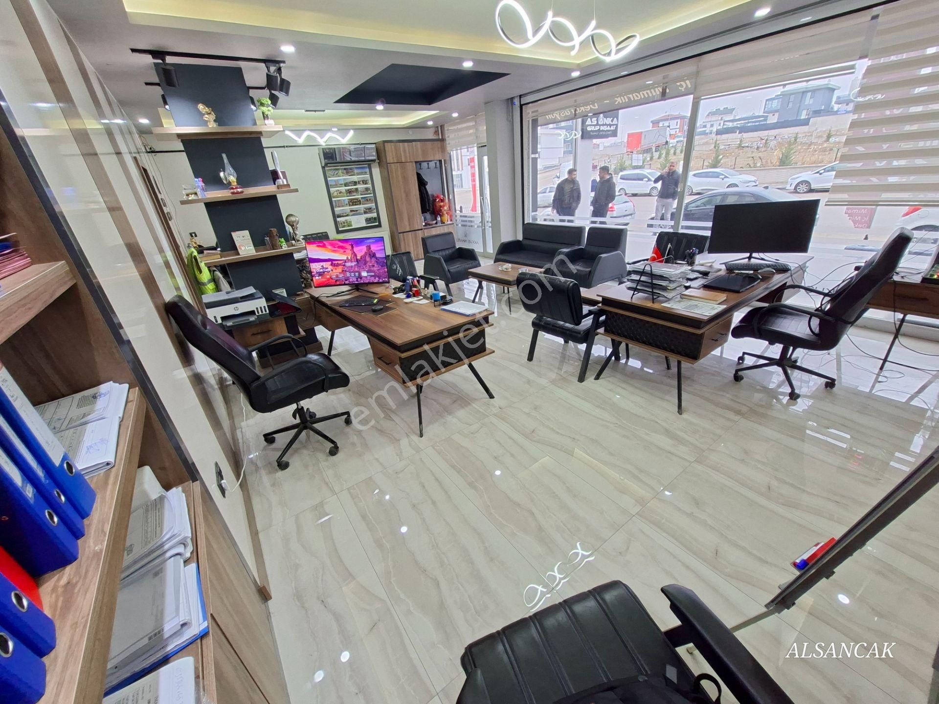 Etimesgut Merkezde İşlek Noktada Lüks Yapılı Kiralık İş Yeri