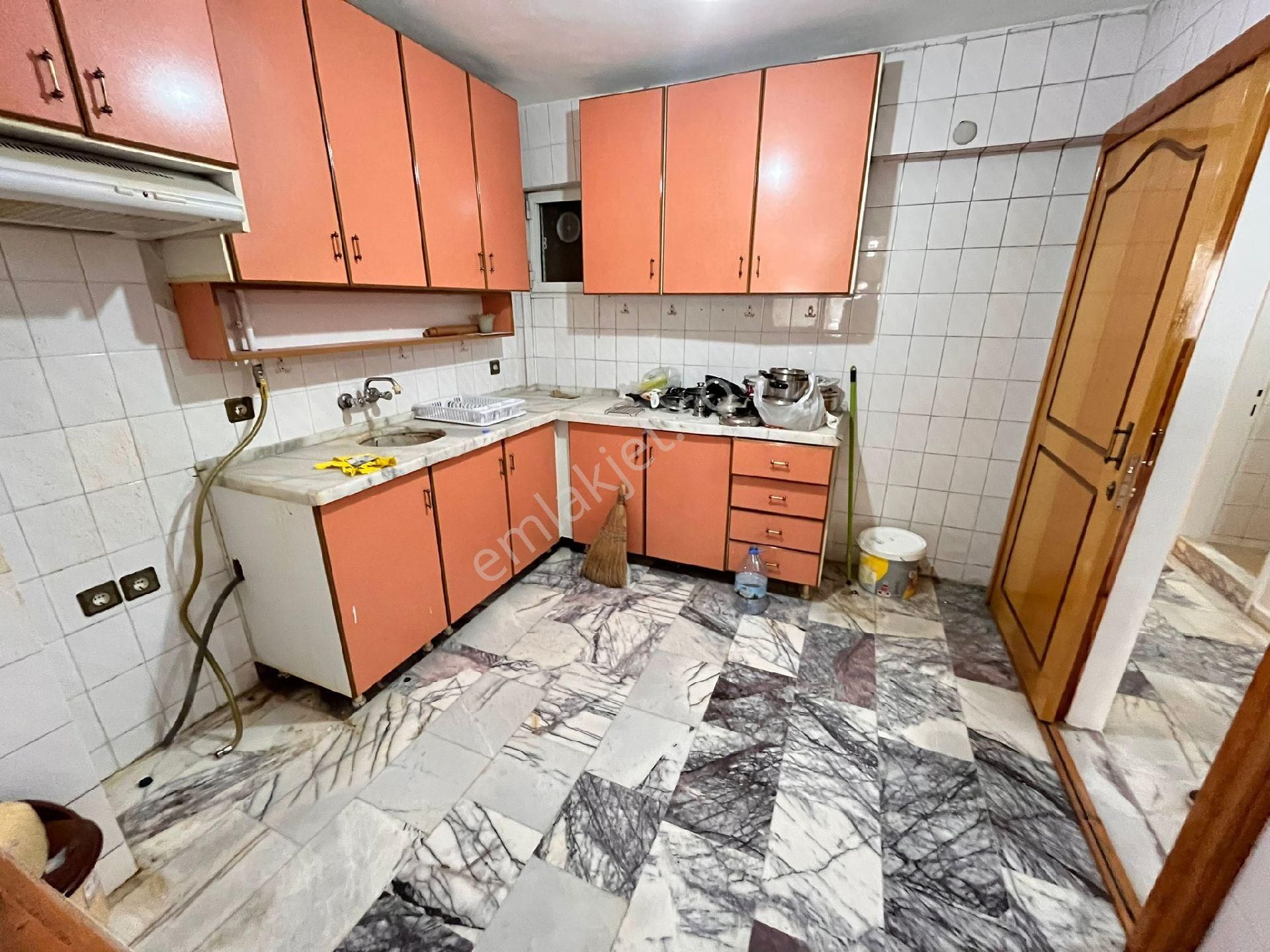 Üçkuyular Da Vergi Dairesi Sokağında 3+1 Çift Cephe Satılık Daire