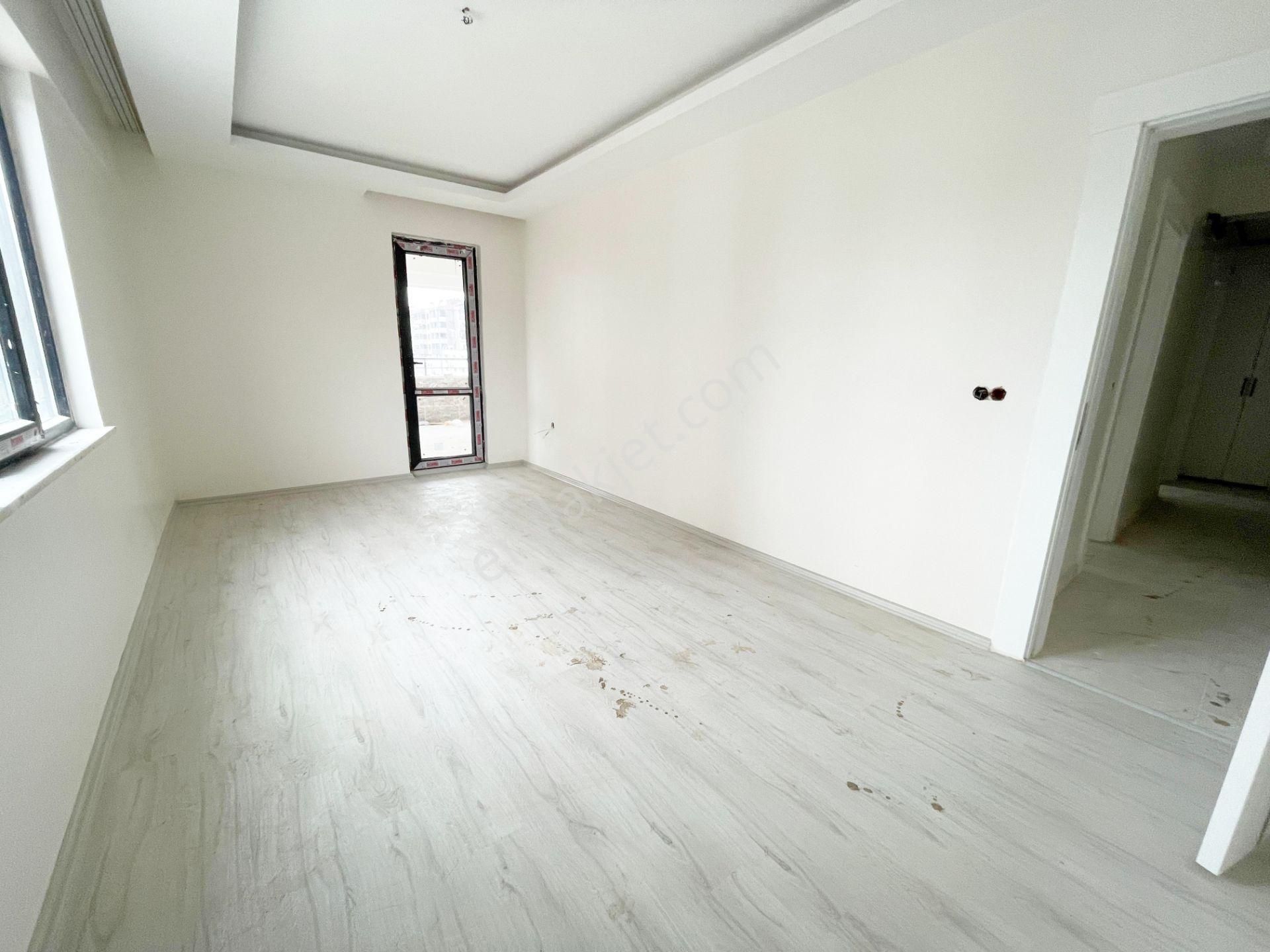 Karacaahmet'te Cadde Yakını Az Katlı Çift Balkonlu Sıfır Kat Ve Cephe Sçn. U.lüx 3+1 - Görsel 11