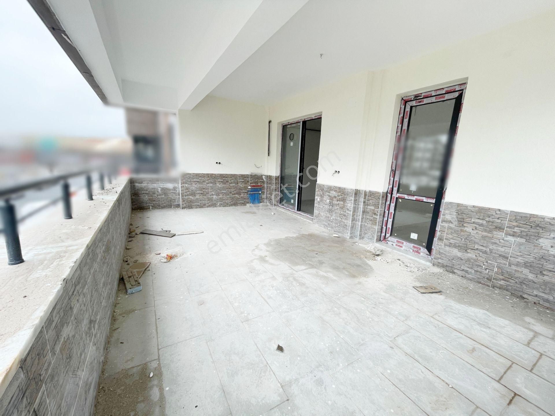 Karacaahmet'te Cadde Yakını Az Katlı Çift Balkonlu Sıfır Kat Ve Cephe Sçn. U.lüx 3+1 - Görsel 5