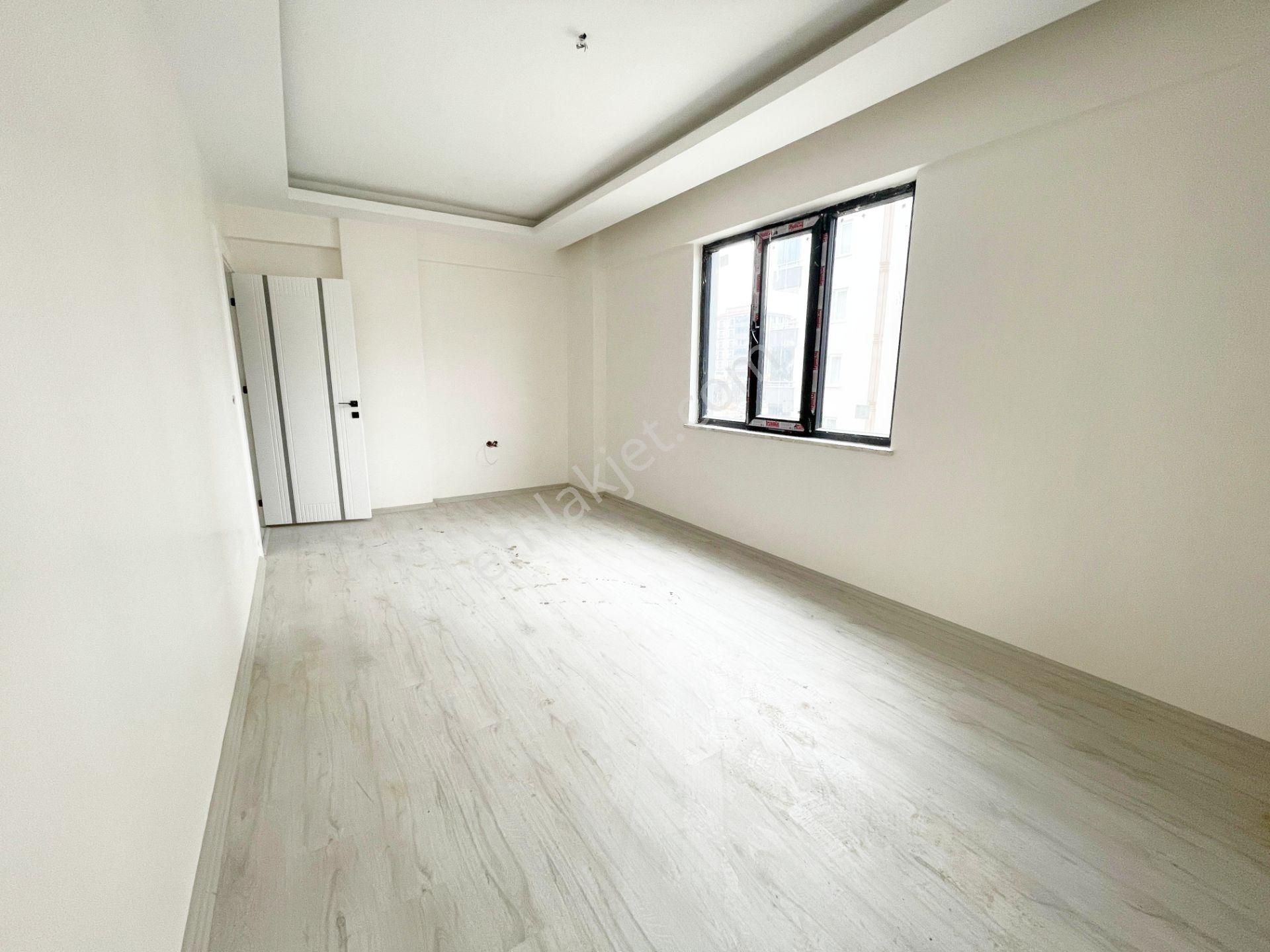 Karacaahmet'te Cadde Yakını Az Katlı Çift Balkonlu Sıfır Kat Ve Cephe Sçn. U.lüx 3+1 - Görsel 9