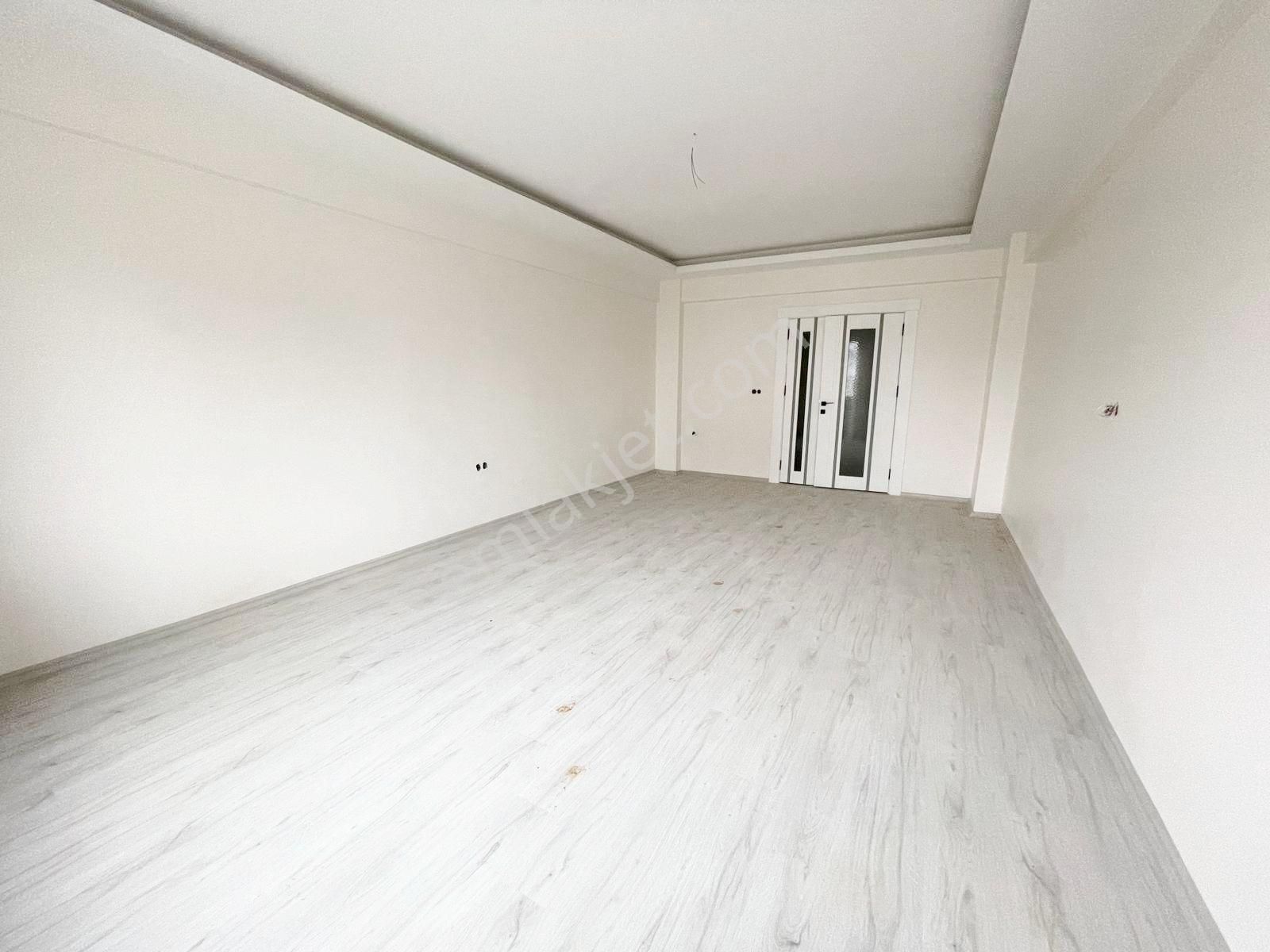 Karacaahmet'te Cadde Yakını Az Katlı Çift Balkonlu Sıfır Kat Ve Cephe Sçn. U.lüx 3+1 - Görsel 7