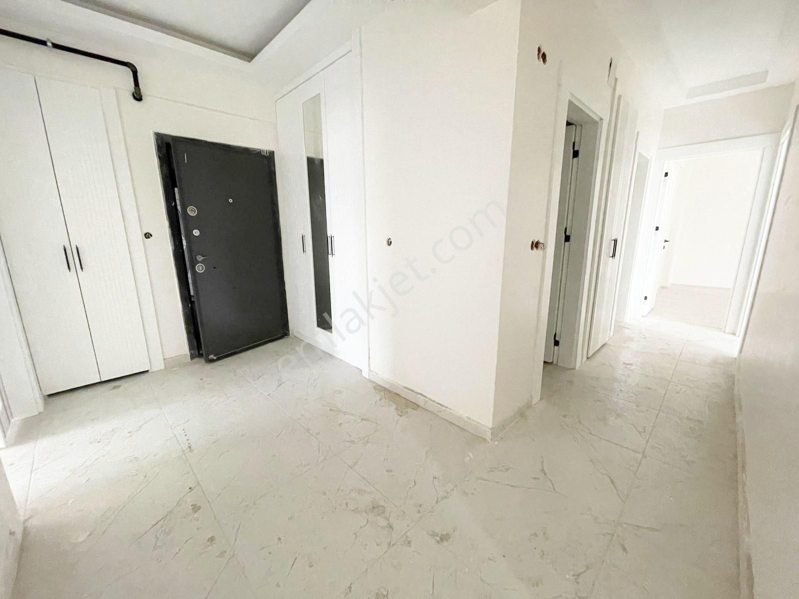 Karacaahmet'te Cadde Yakını Az Katlı Çift Balkonlu Sıfır Kat Ve Cephe Sçn. U.lüx 3+1 - Görsel 22