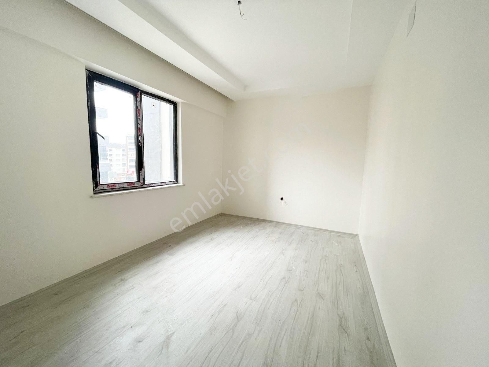 Karacaahmet'te Cadde Yakını Az Katlı Çift Balkonlu Sıfır Kat Ve Cephe Sçn. U.lüx 3+1 - Görsel 8