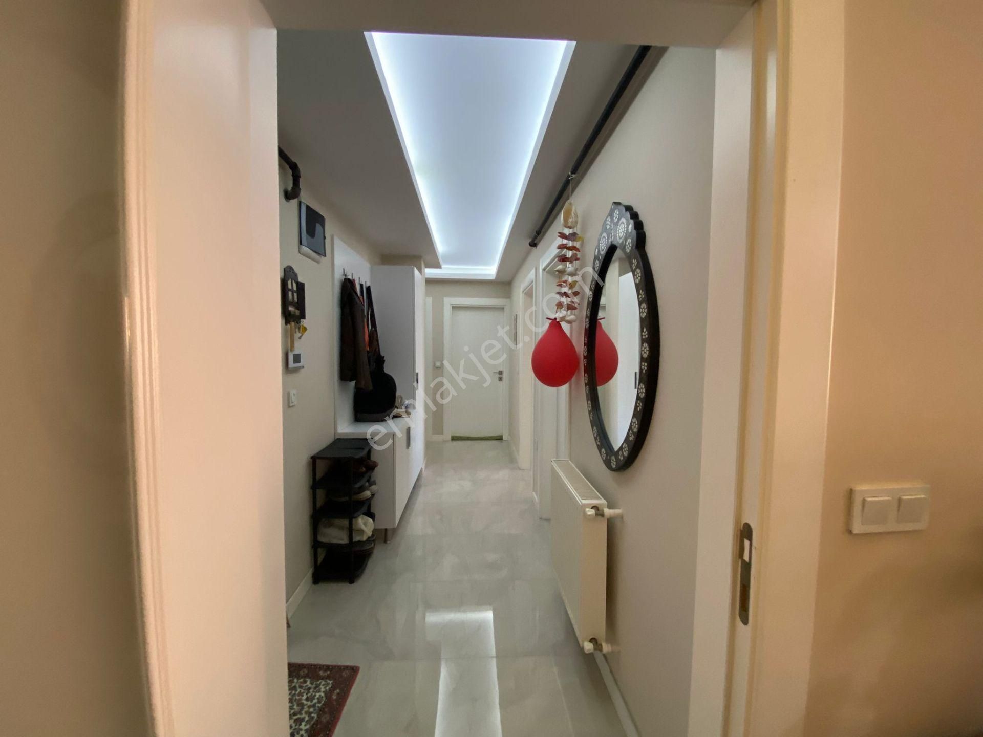 Halirıfatpaşa Caddede Deniz Manzaralı Bakımlı Asansörlü - Görsel 9