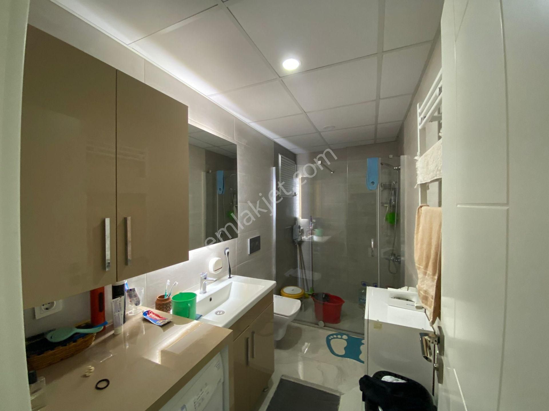 Halirıfatpaşa Caddede Deniz Manzaralı Bakımlı Asansörlü - Görsel 20