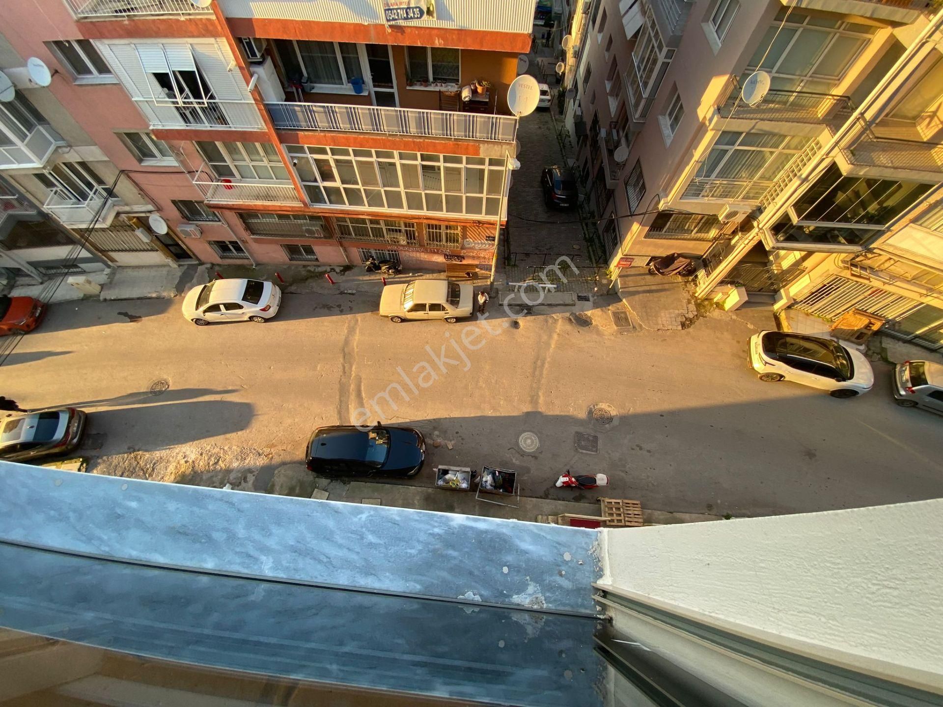 Halirıfatpaşa Caddede Deniz Manzaralı Bakımlı Asansörlü - Görsel 13