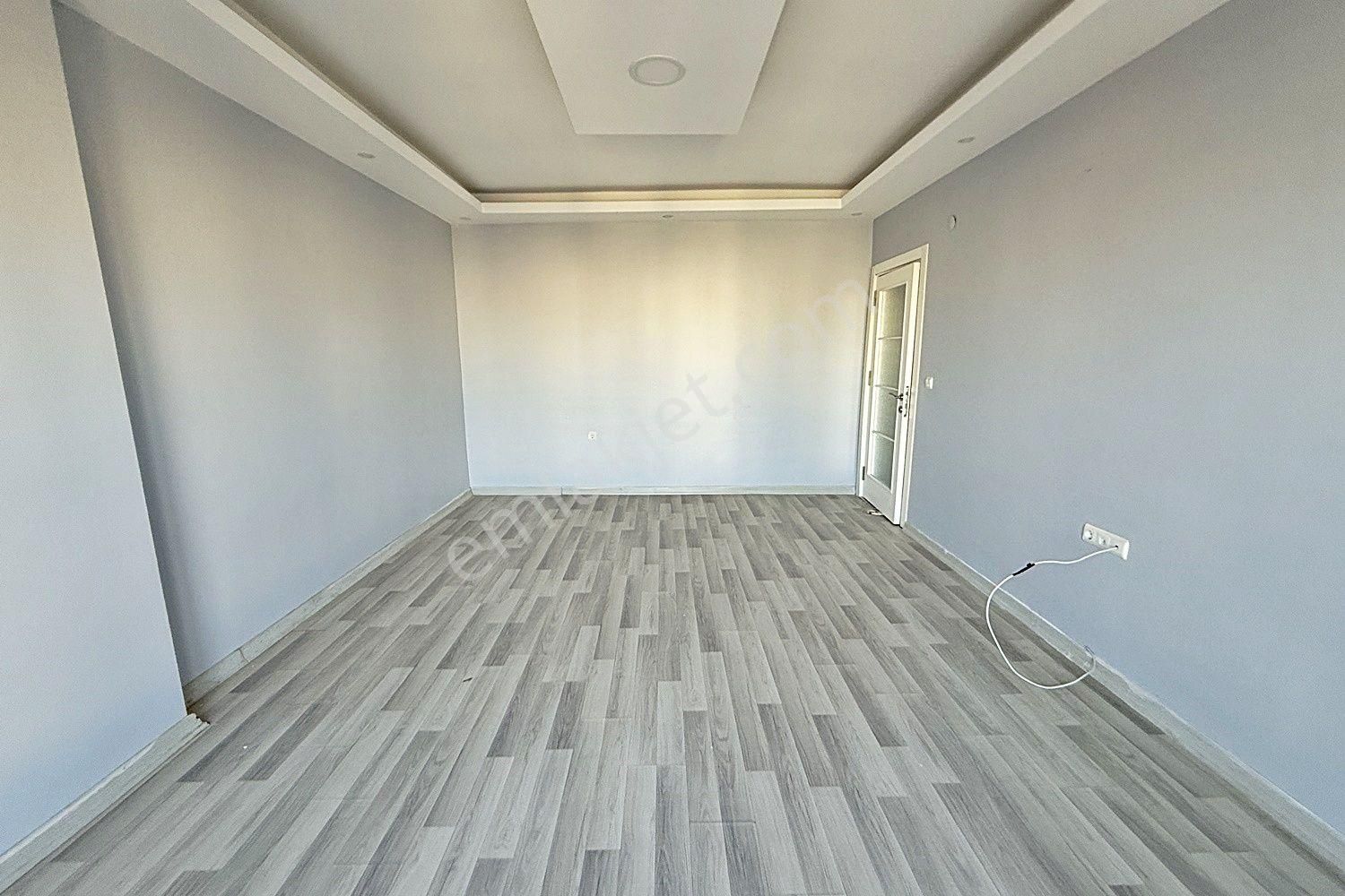 Komisyon Ve Aracı Yok!!! Ana Cadde Üzeri Acil Satılık İskanlı 2+1 Daire!!! - Görsel 3