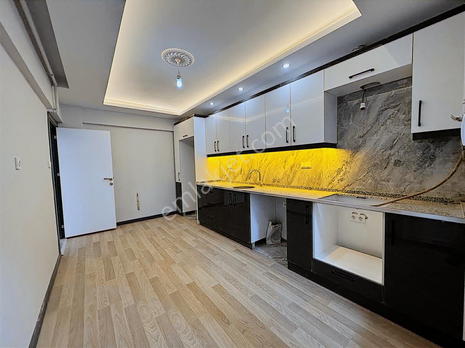 Buca Göksu Mah. 120 M2. Çift Balkonlu 2+1 D.gazlı Satılık Daire