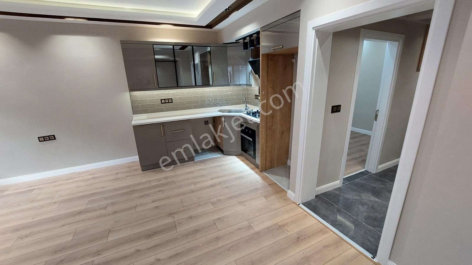 Üçyol 285 Sokakta 3+1,110m2,dogalgazlı,otoparklı,full Tadilatlı - Görsel 2