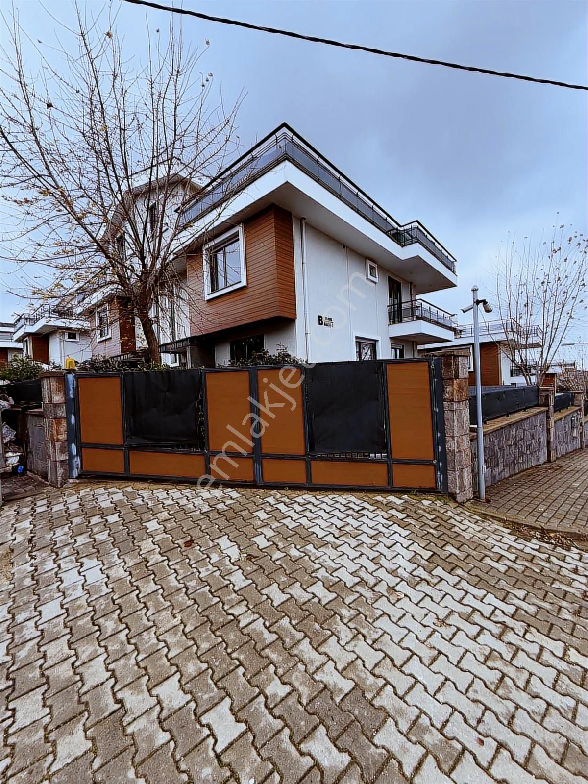 Akkoza Sitesinde Kiralık 6+2 Deniz Manzaralı Villa - Görsel 7