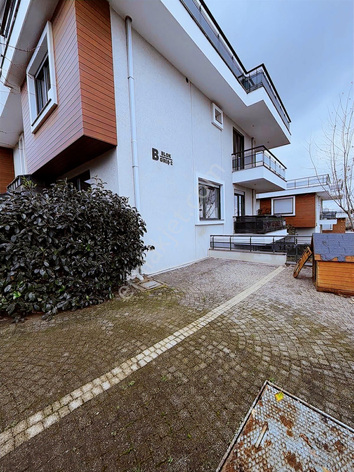 Akkoza Sitesinde Kiralık 6+2 Deniz Manzaralı Villa - Görsel 16