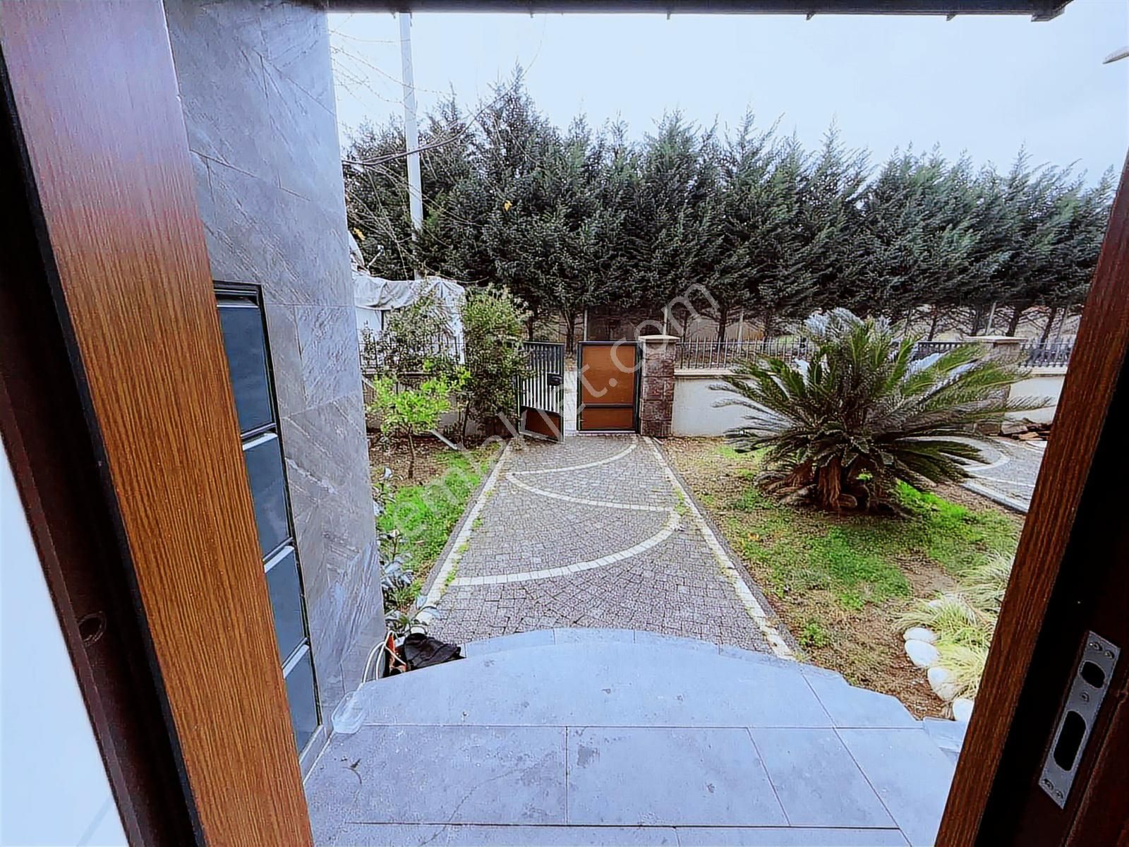 Akkoza Sitesinde Kiralık 6+2 Deniz Manzaralı Villa - Görsel 24