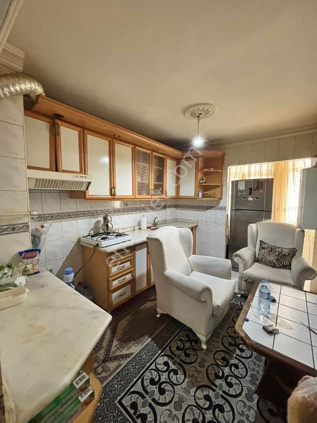 Mareşal Çakmak Mahallesinde 3+1 Salona 1 Oda Bağımlı Satılık Daire