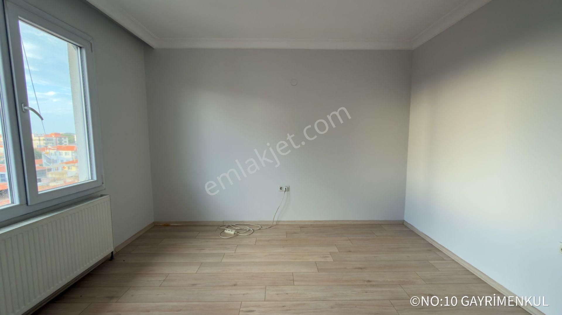 No:10 Gayrimenkul’den | Cadde Üstünde, Market Üstü, Ulaşımın Kalbinde 2+1 En Üst Kat Daire! - Görsel 10