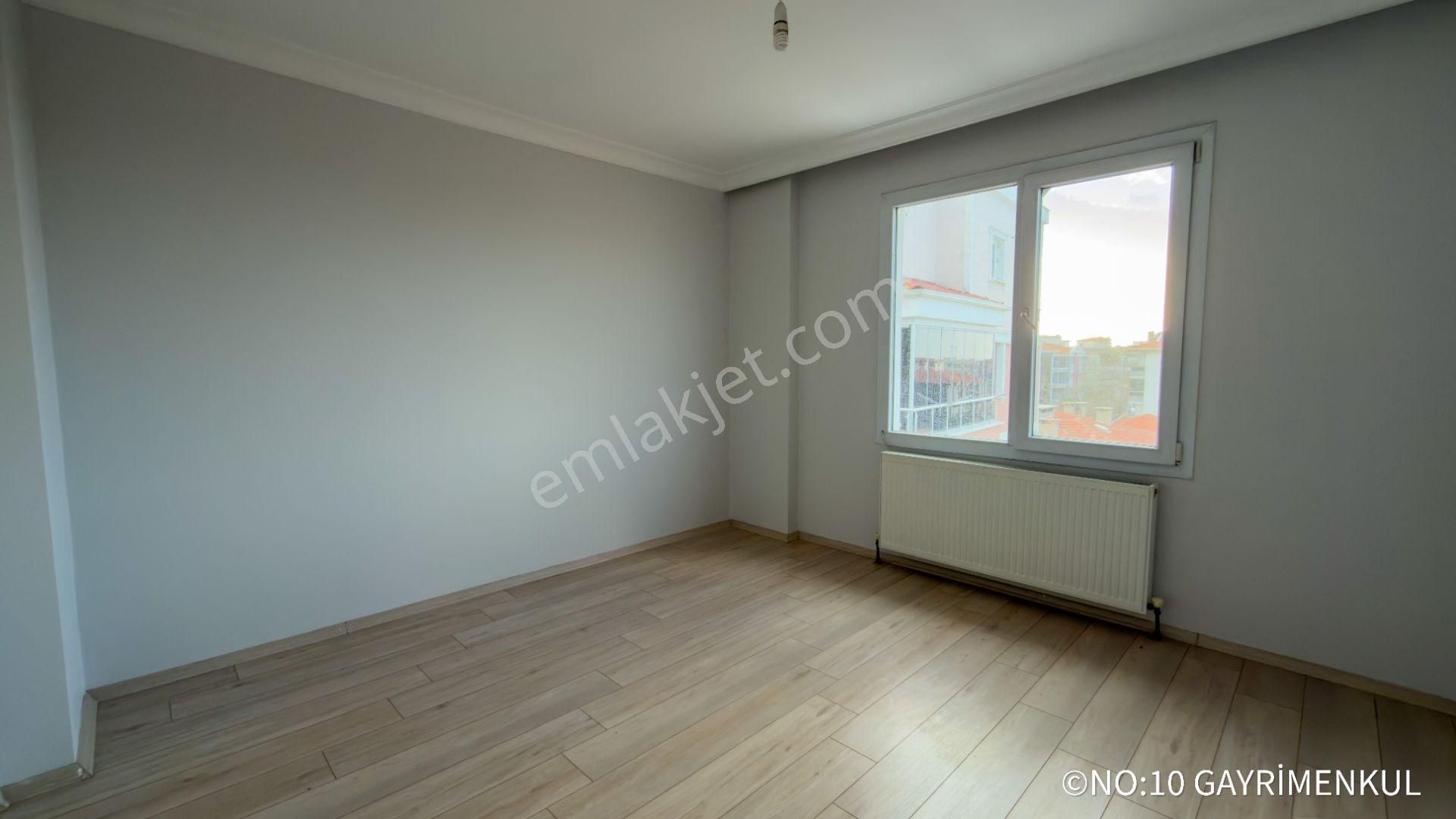 No:10 Gayrimenkul’den | Cadde Üstünde, Market Üstü, Ulaşımın Kalbinde 2+1 En Üst Kat Daire! - Görsel 11