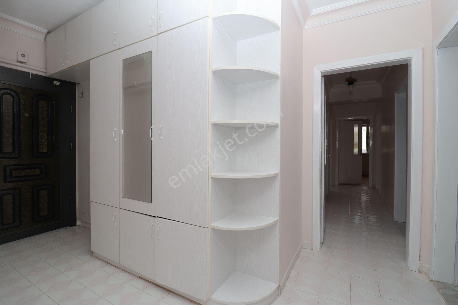 Akif'ten Site İçi Ara Kat Ahi Mesut Bulvarında 3+1 Kiralık Dair - Görsel 11