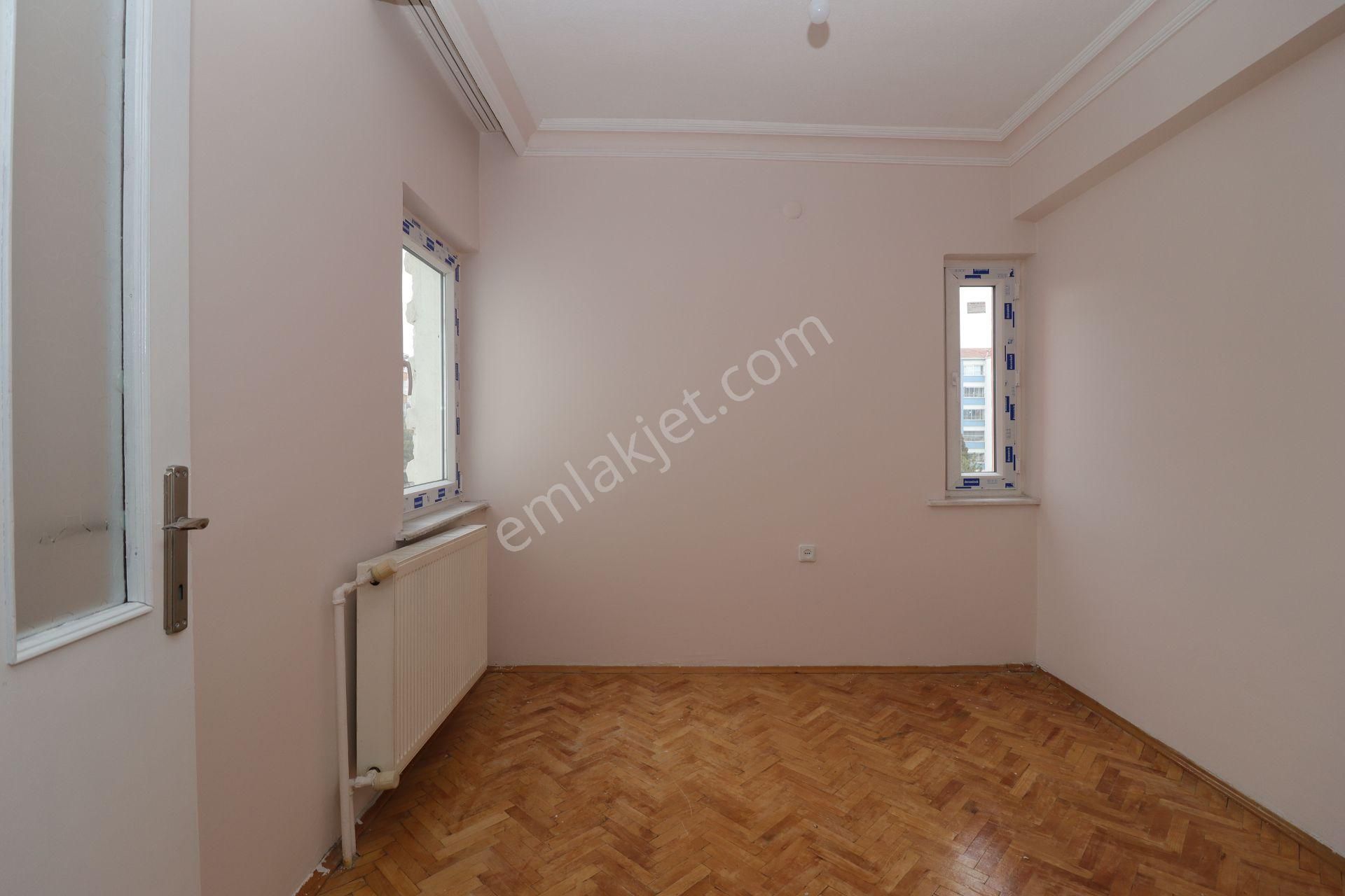 Akif'ten Site İçi Ara Kat Ahi Mesut Bulvarında 3+1 Kiralık Dair - Görsel 17