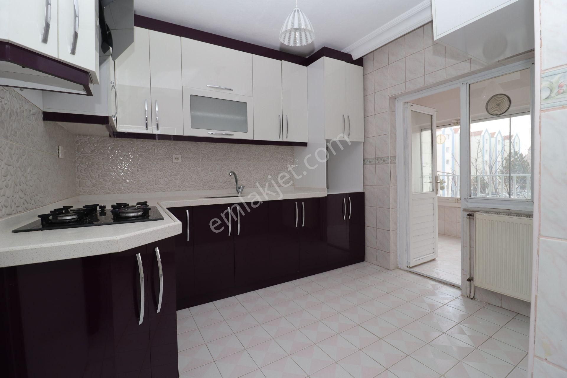 Akif'ten Site İçi Ara Kat Ahi Mesut Bulvarında 3+1 Kiralık Dair - Görsel 3