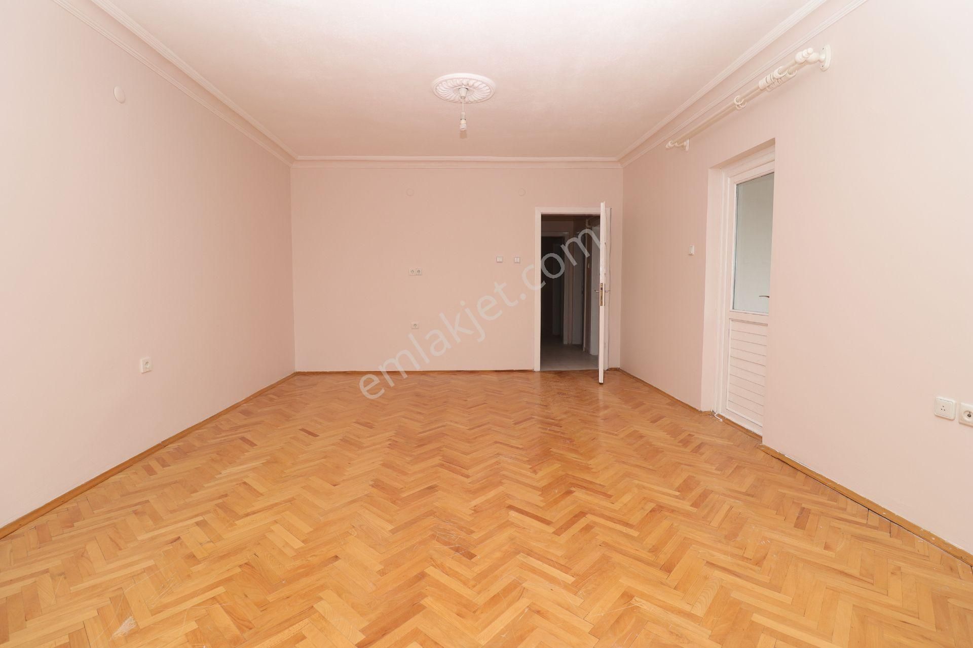 Akif'ten Site İçi Ara Kat Ahi Mesut Bulvarında 3+1 Kiralık Dair - Görsel 6