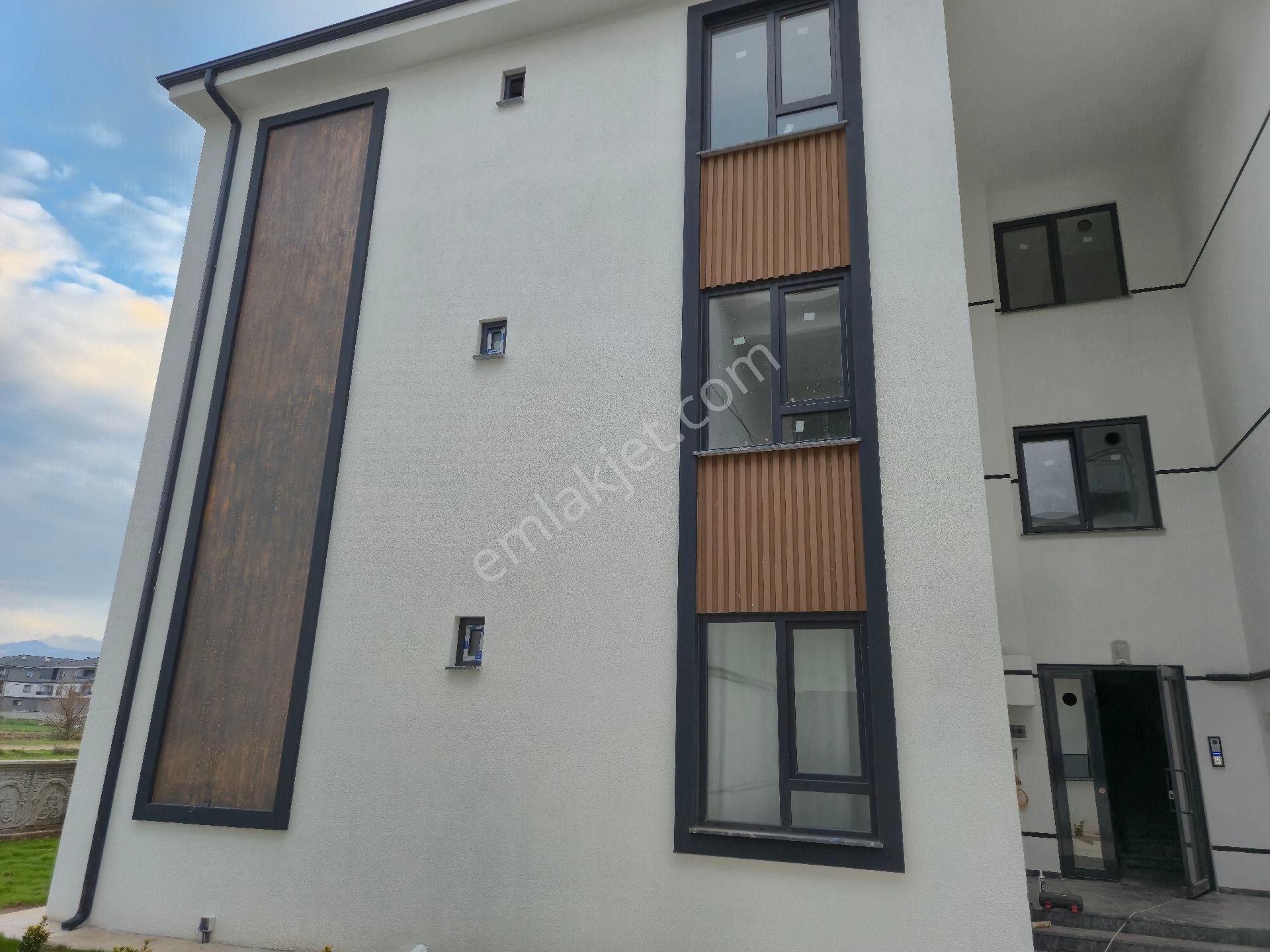 Realty World'dan Arifiye Fatih'te 90m2 2 Banyolu Boş Sıfır 2+1 - Görsel 5