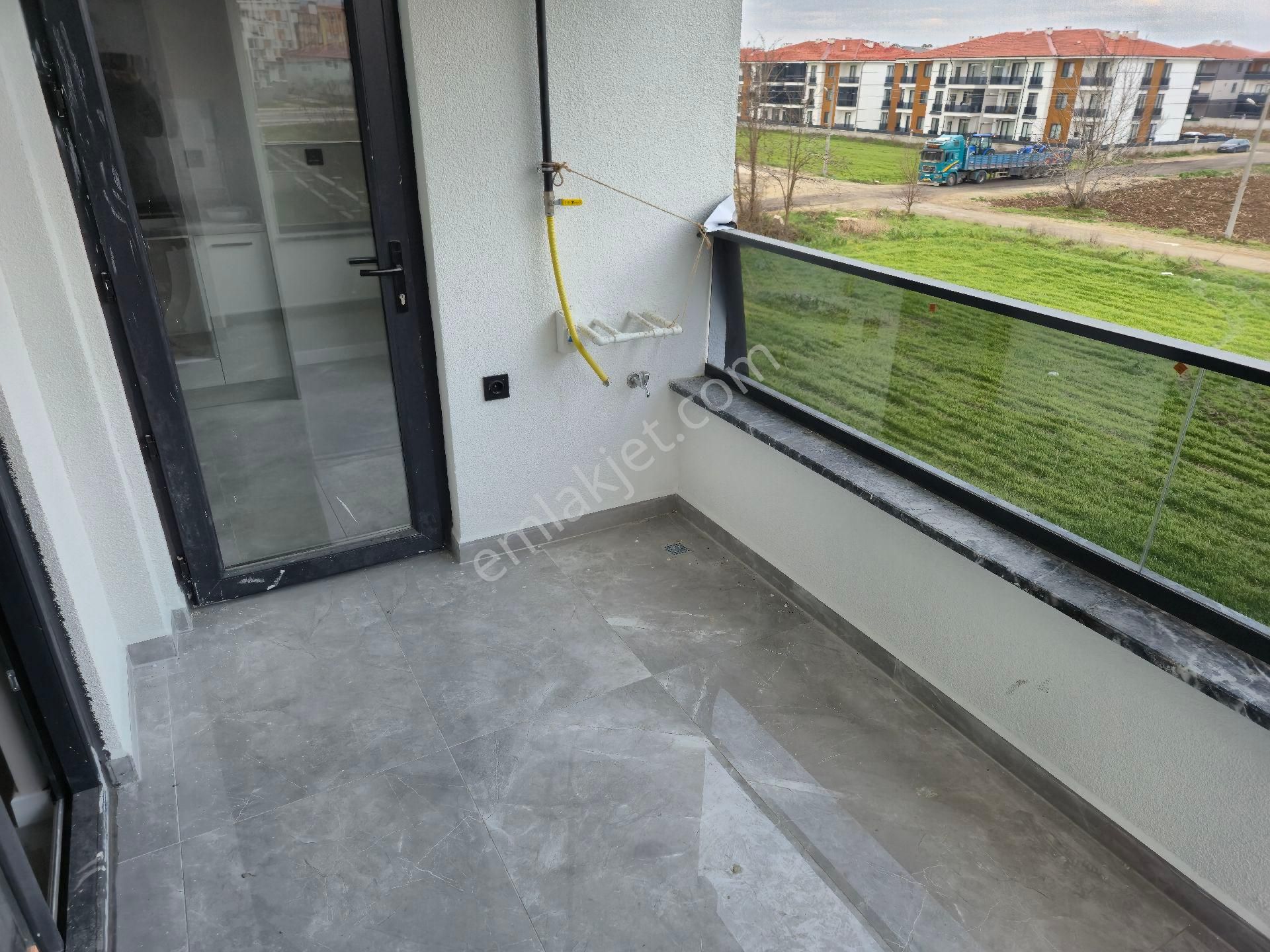 Realty World'dan Arifiye Fatih'te 90m2 2 Banyolu Boş Sıfır 2+1 - Görsel 15