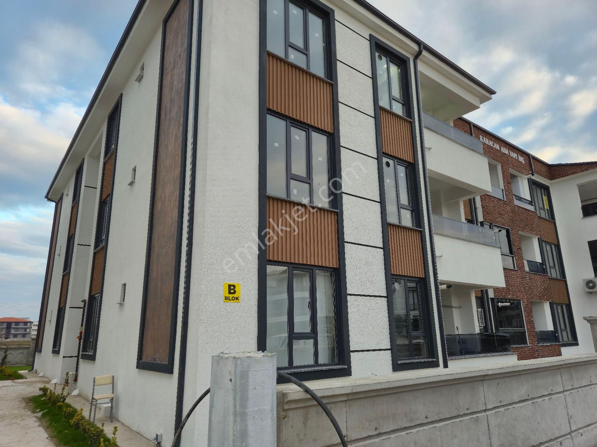 Realty World'dan Arifiye Fatih'te 90m2 2 Banyolu Boş Sıfır 2+1 - Görsel 4