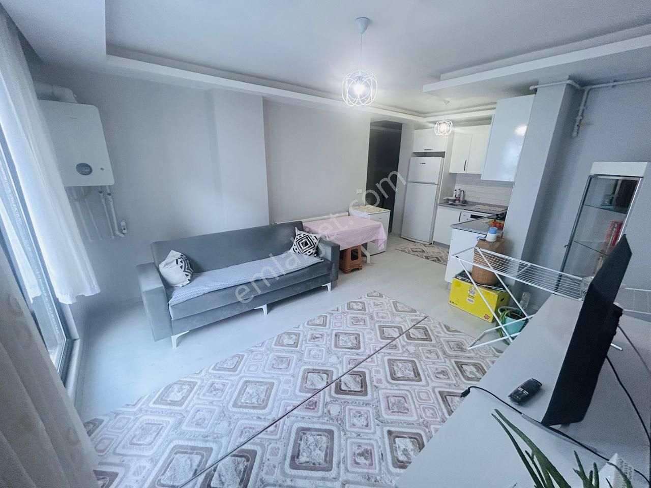 Gökdelenler Bölgesinde Alaçam Cad. Altında Eşyalı 1+1 - Görsel 8