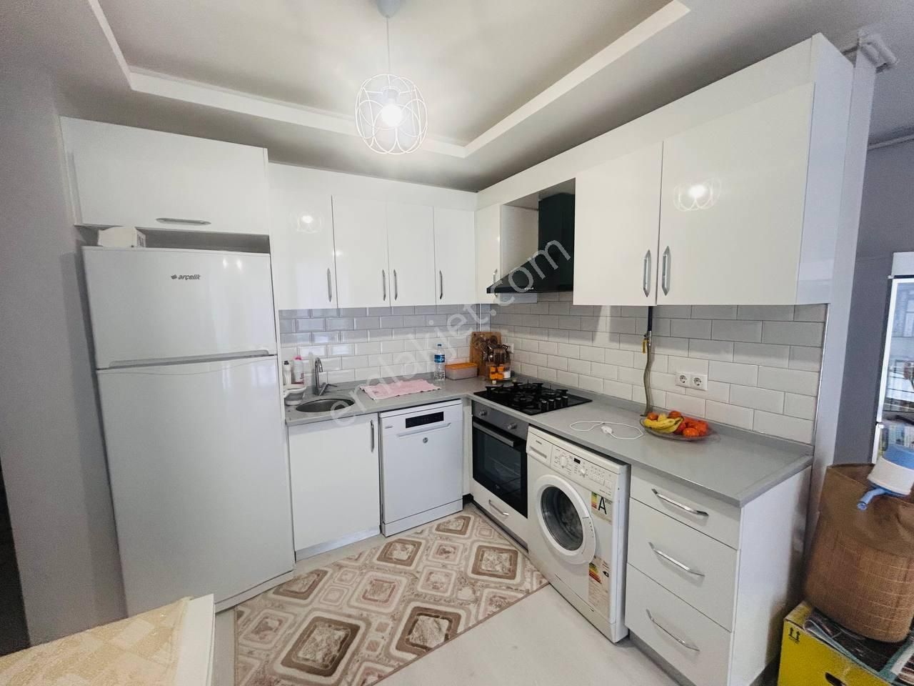 Gökdelenler Bölgesinde Alaçam Cad. Altında Eşyalı 1+1