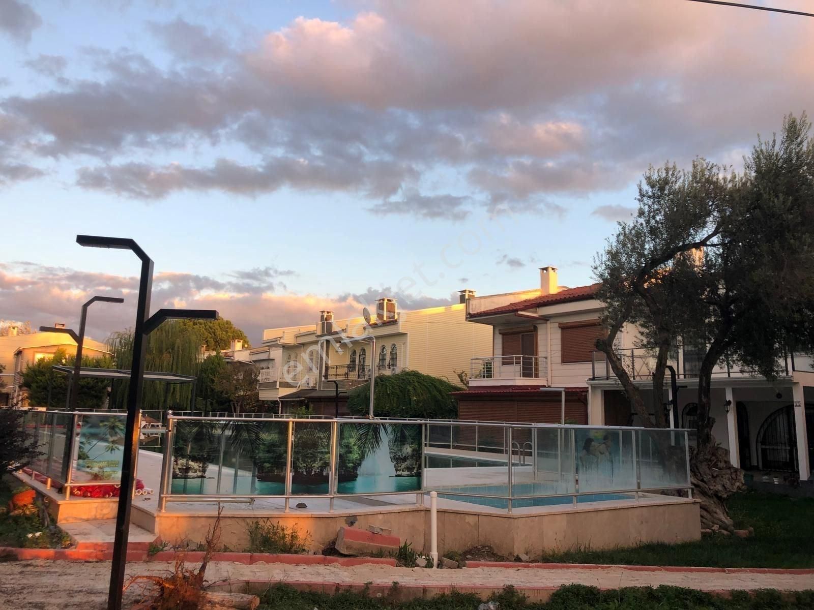 Havuzlu Sitede Sarımsaklı Altınova Arası 3+1 Satılık Villa - Görsel 10