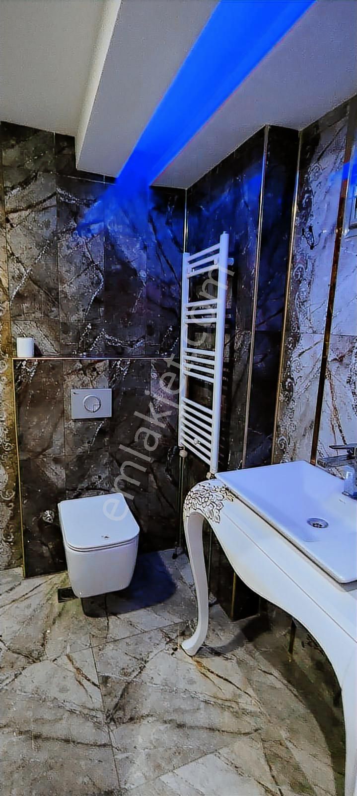 Mezitli Akdeniz'de Nezih Sitede Satılık Geniş 4+1 Salon - Görsel 23